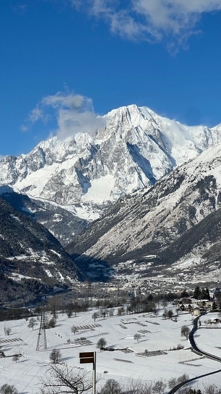 Veduta del Monte Bianco dalla Valle d'Aosta
